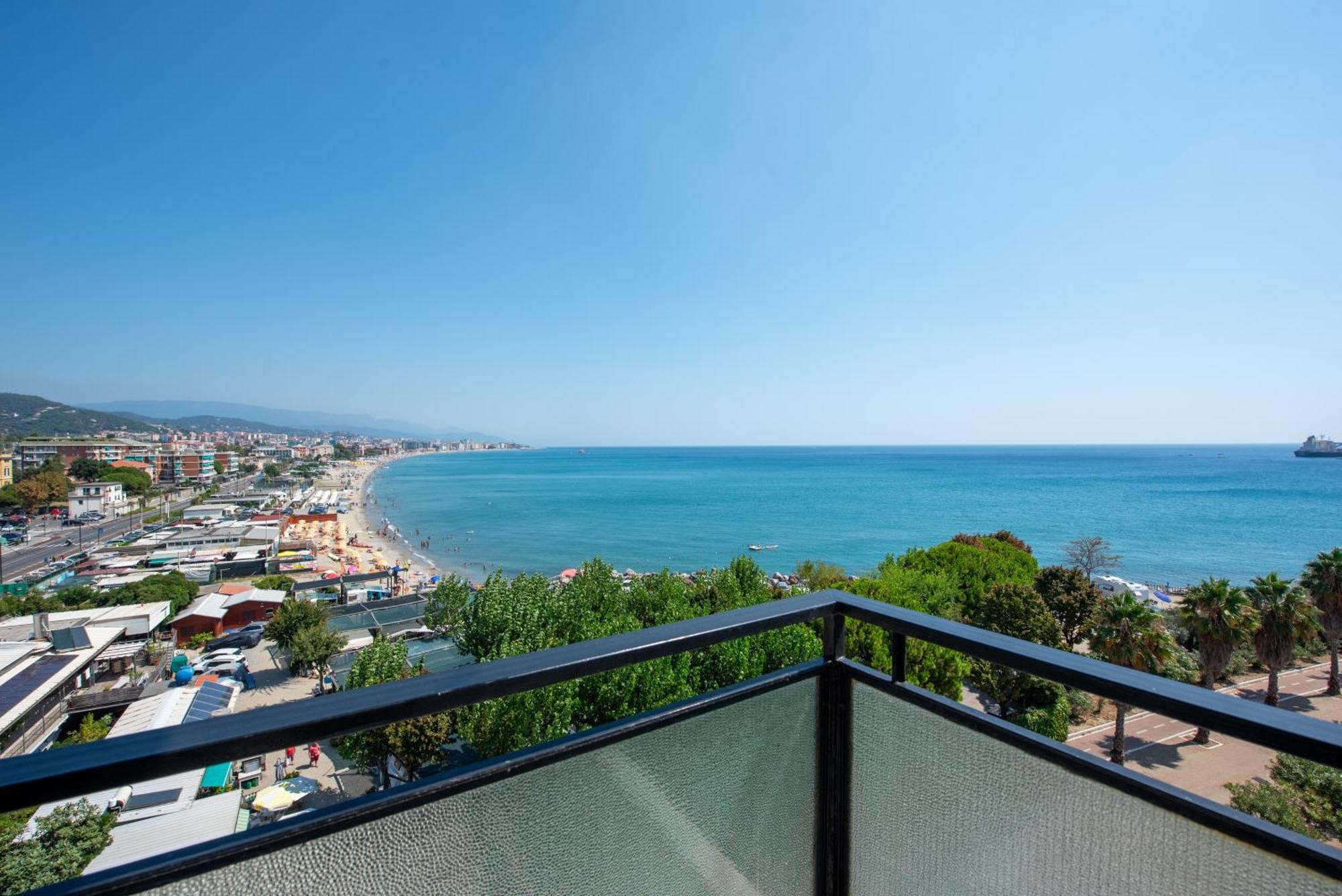 You And The Sea Savona Exterior foto